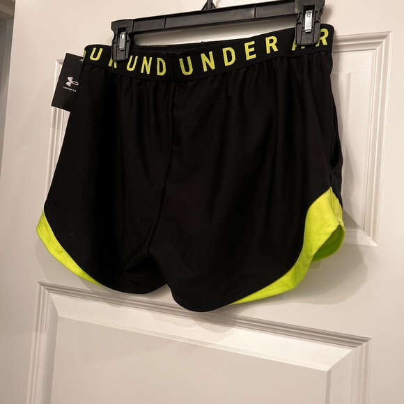 Under Armour Women’s ‘Play Up 3.0) Black/ Lime Green Running Shorts - Picture 3 of 6